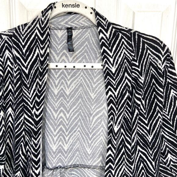 Ashley blu 3/4 ruched sleeve asymmetrical mosaic print cardigan size L - Picture 2 of 8